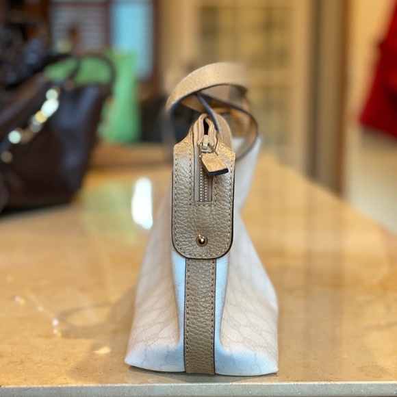 GUCCI Logo Monogram White Handbag, 100% Authentic - Picture 3 of 8